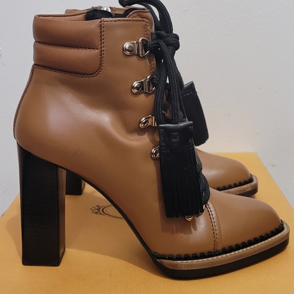 Tod's  tasseled leather ankle boots - Picture 3 of 15